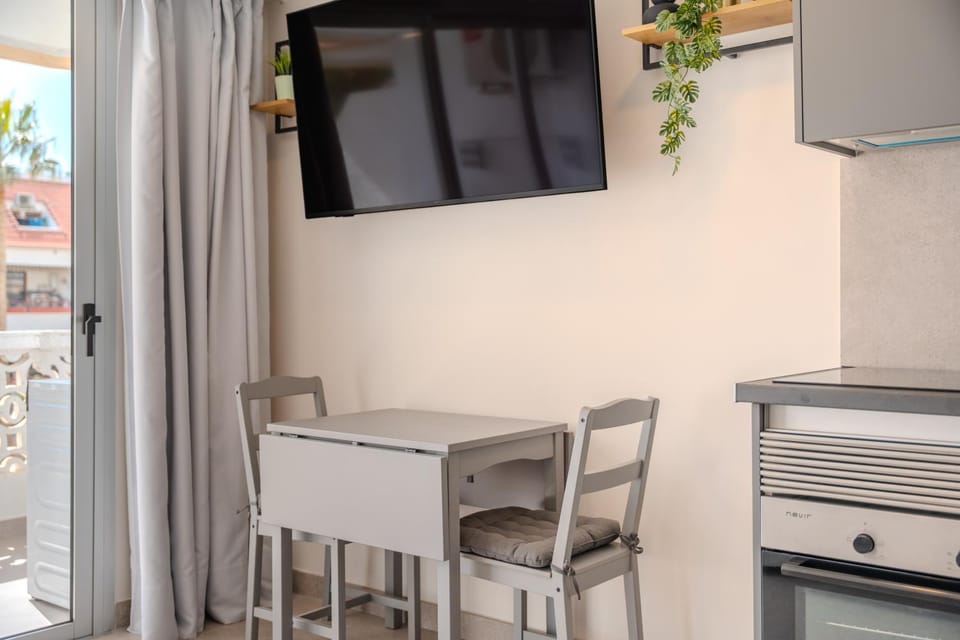 Playa Honda Design, Comfort & Pool Apartment in Playa de las Americas