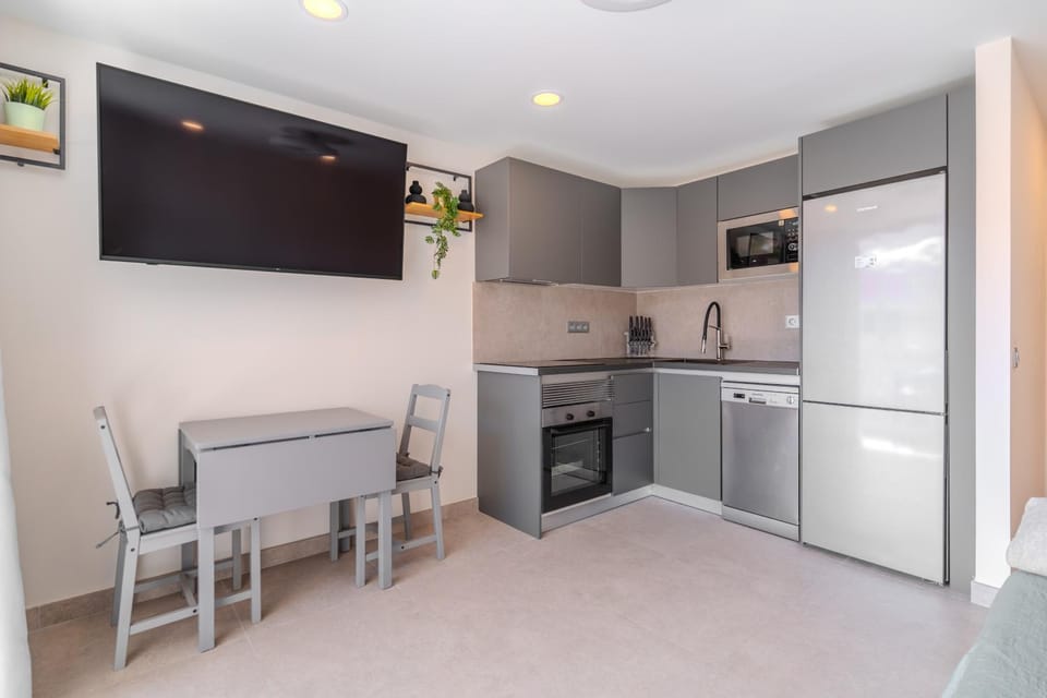 Playa Honda Design, Comfort & Pool Apartment in Playa de las Americas