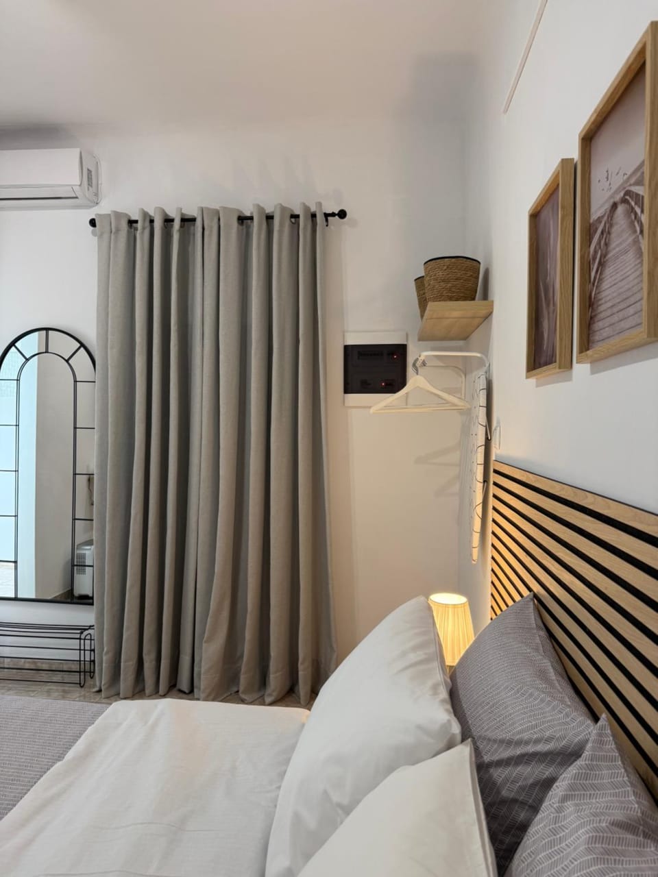 Bed, TV and multimedia, Photo of the whole room, Bedroom, air conditioner