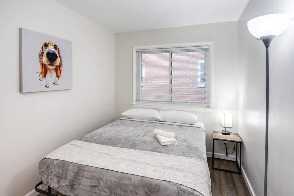 Modern & Quiet Suburban Ranch Mins to Dtwn and Stores House in New York