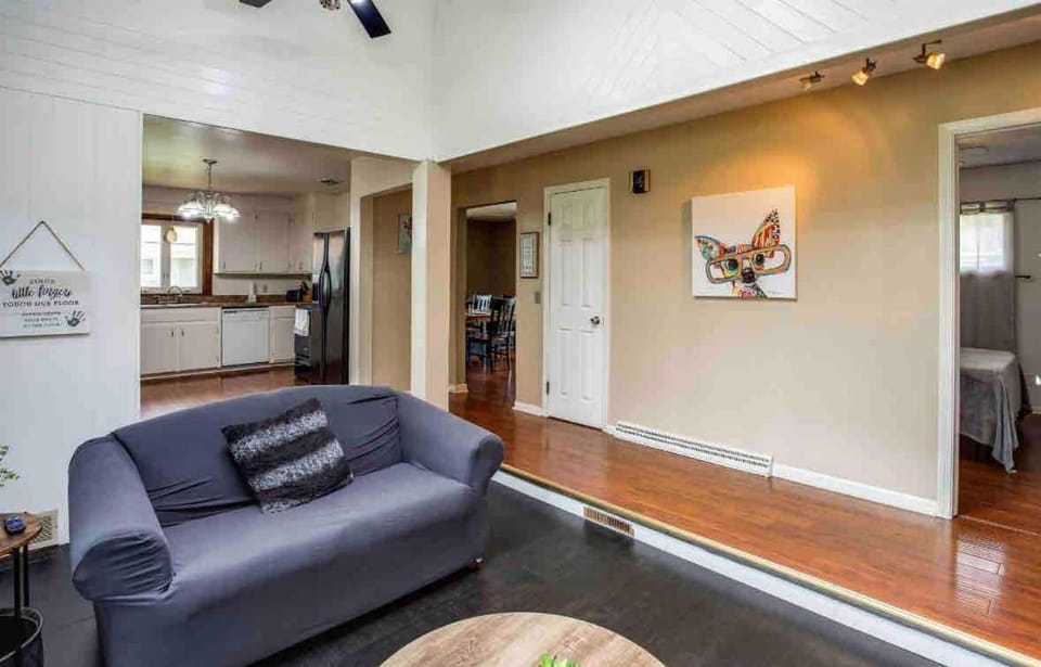 Enjoyable Home by Airport and Dwtn House in Brighton