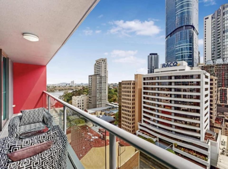 River and city view Apartment in Kangaroo Point