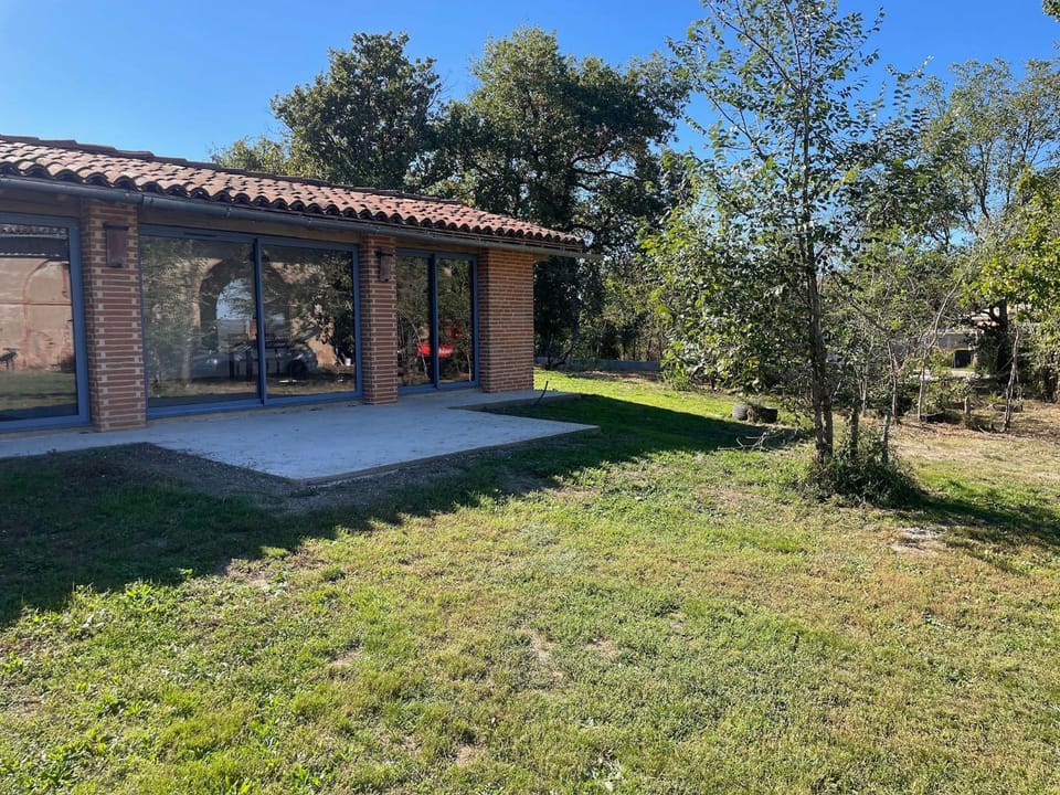 Property building, Day, Garden, Garden view