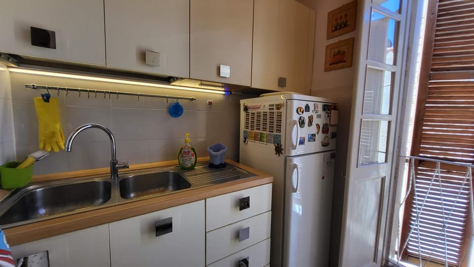 Kitchen or kitchenette, Meals