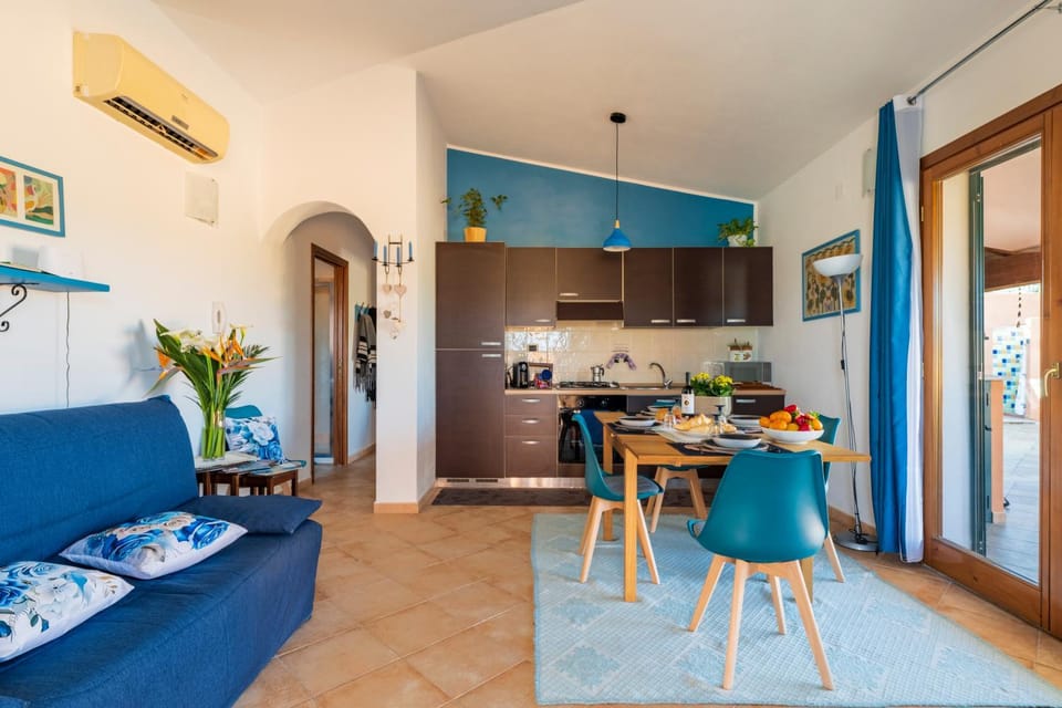 Kitchen or kitchenette, Living room, Seating area, Dining area, oven, stove