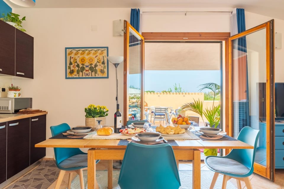 Natural landscape, Kitchen or kitchenette, Dining area