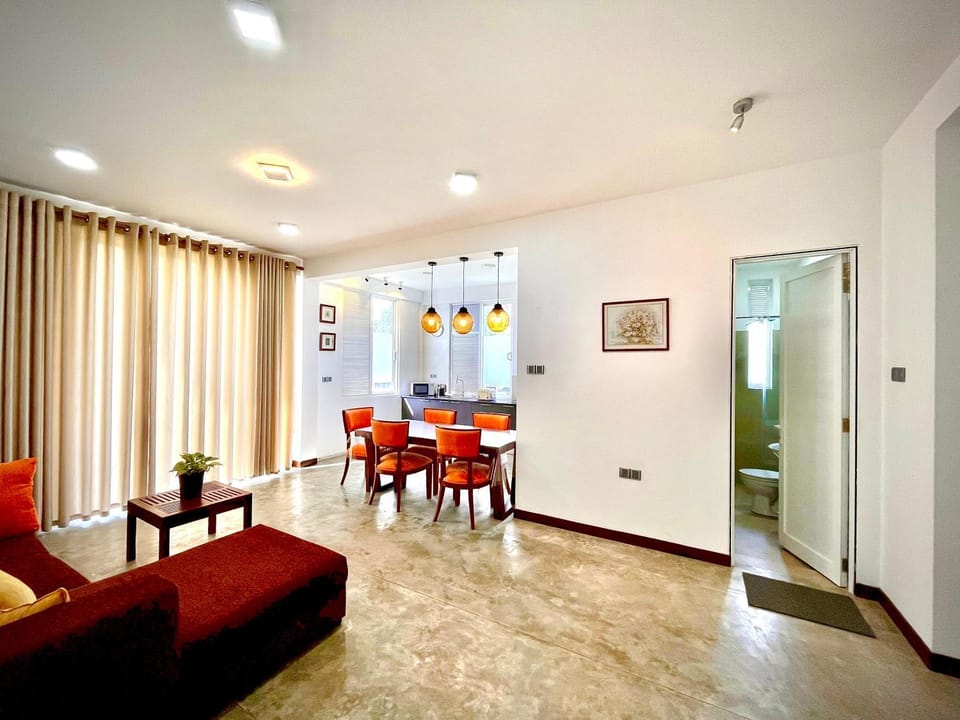 Bathroom, Kitchen or kitchenette, Living room, Seating area, Dining area