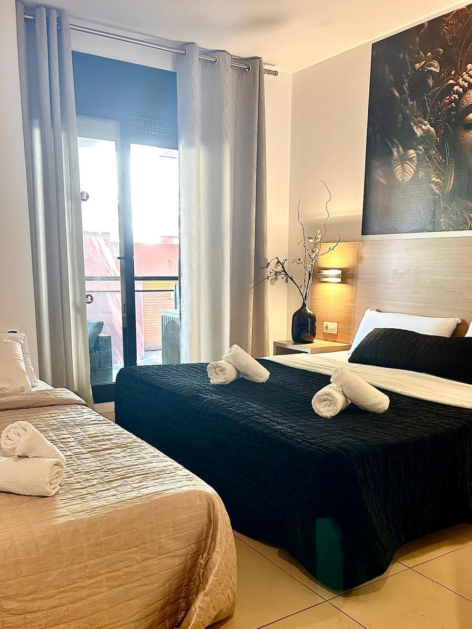 Bed, Photo of the whole room, Bedroom, towels