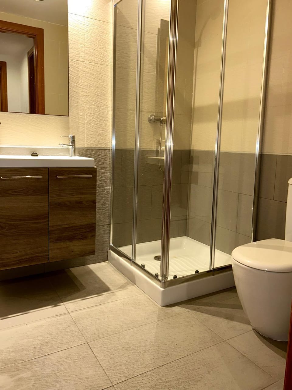 Shower, Toilet