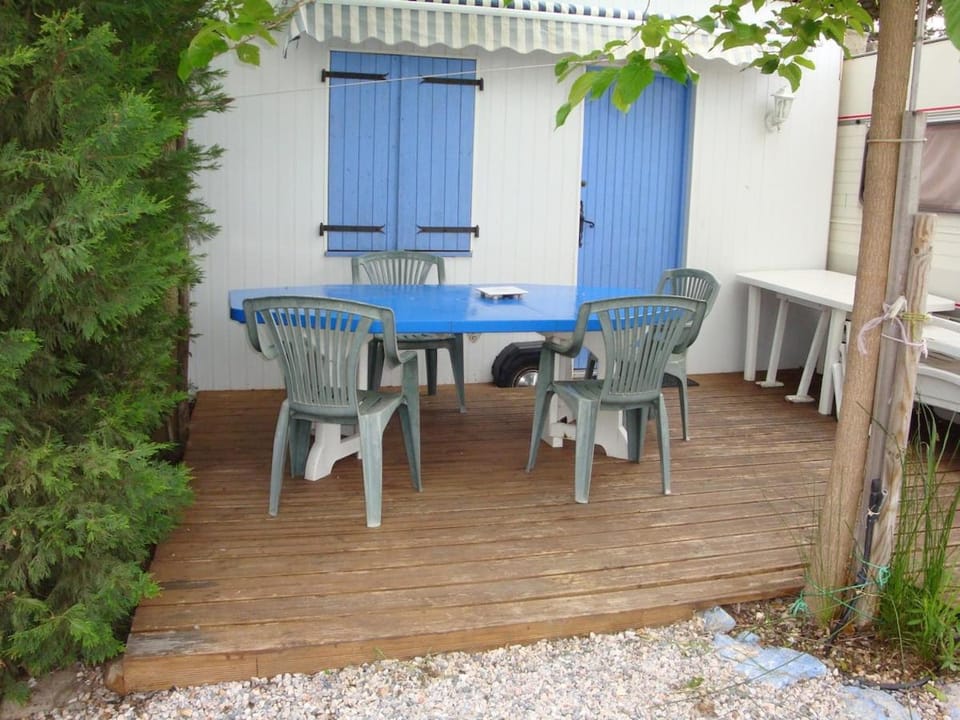 Patio, Dining area