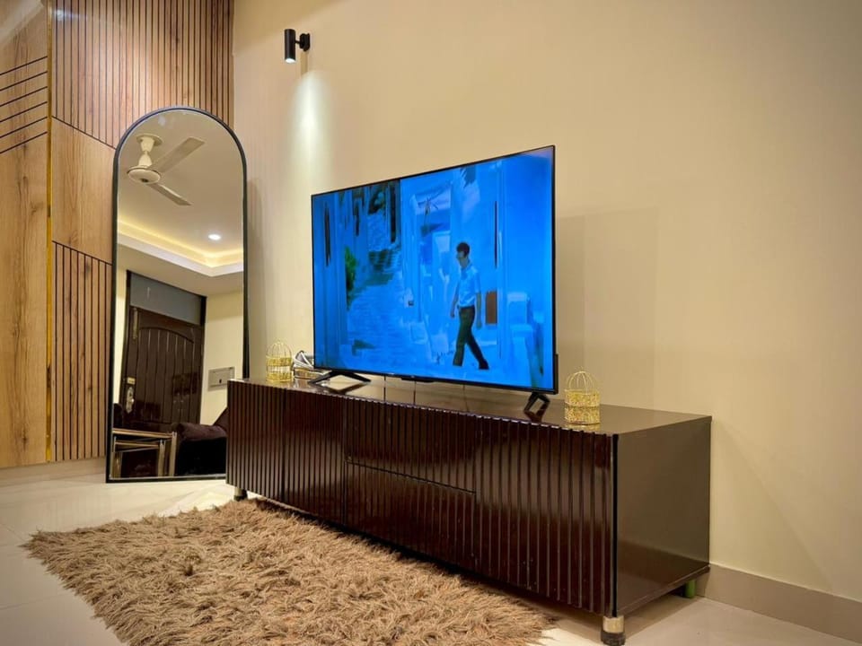 Communal lounge/ TV room, TV and multimedia, Evening entertainment, air conditioner