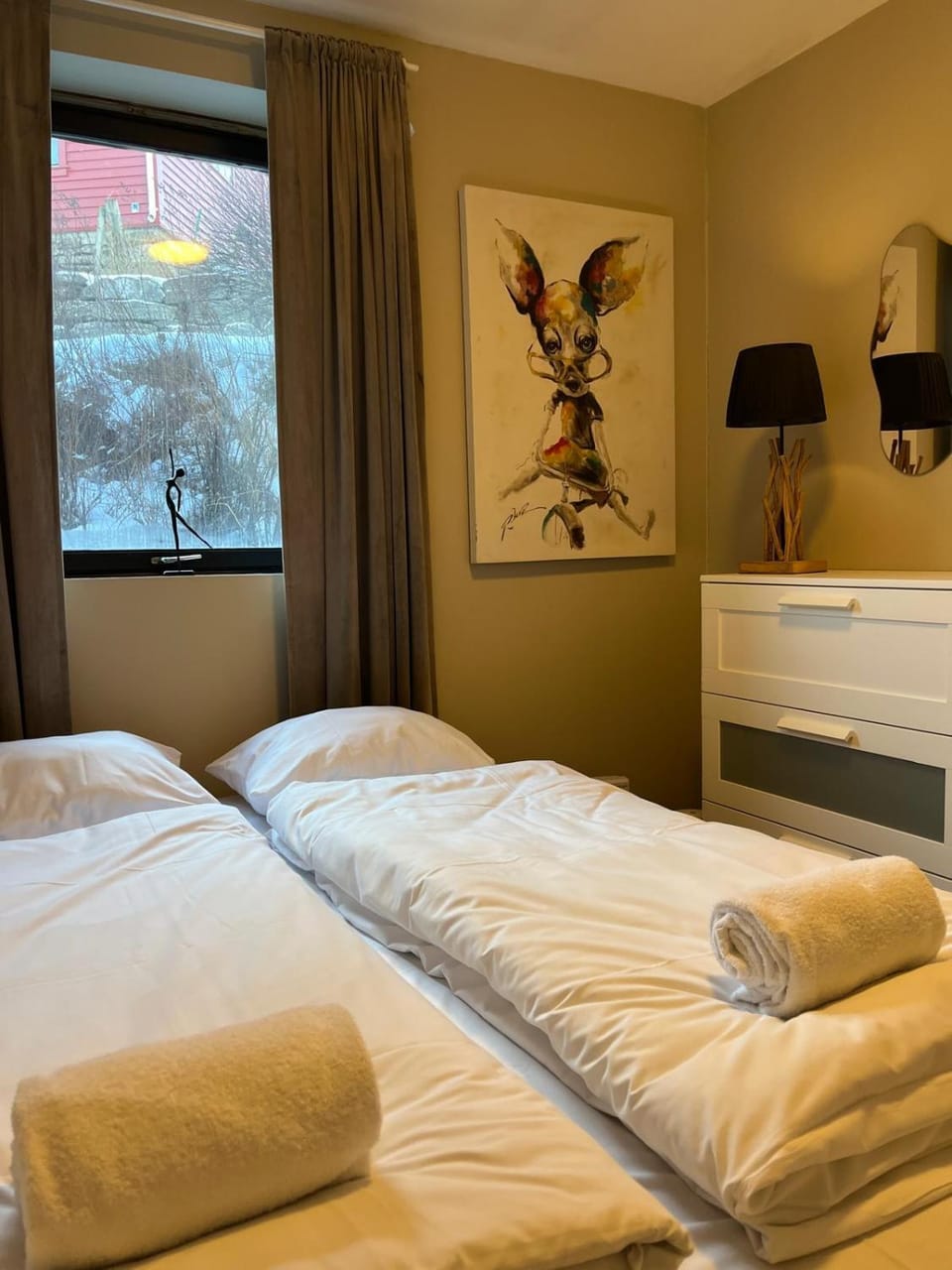 Bed, Photo of the whole room, Bedroom, towels, towels