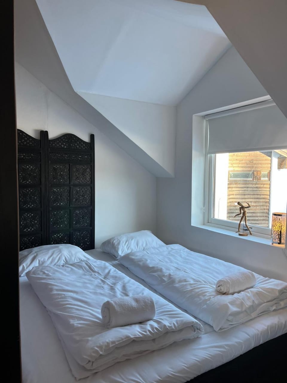Bed, Photo of the whole room, Bedroom, towels