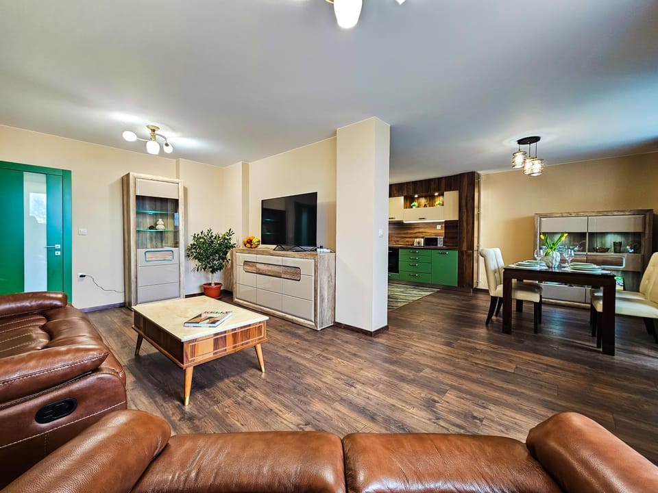 Communal lounge/ TV room, TV and multimedia, Living room