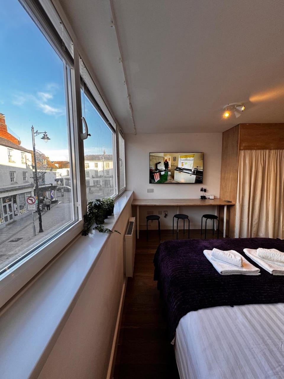 Studio with Parking & Shops at Your Door Apartment in Andover