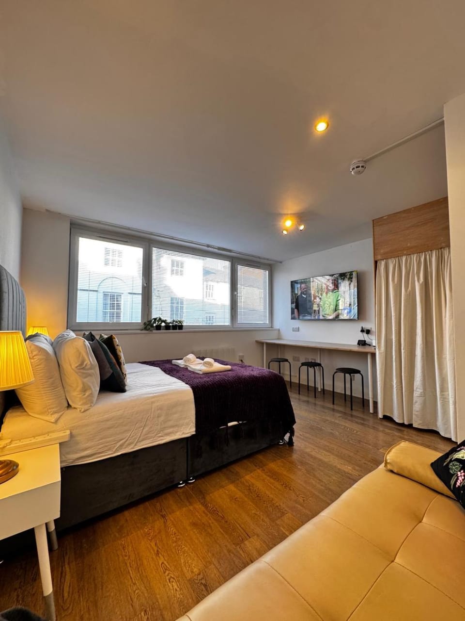 Studio with Parking & Shops at Your Door Apartment in Andover
