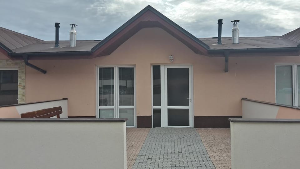Facade/entrance, Balcony/Terrace