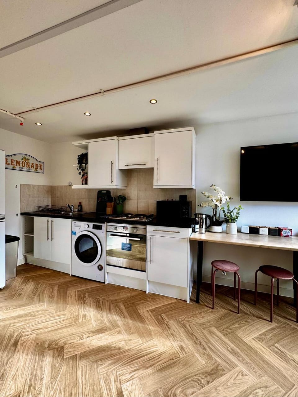 Apartment - Kitchen, Living Room, Parking, Central Apartment in Andover
