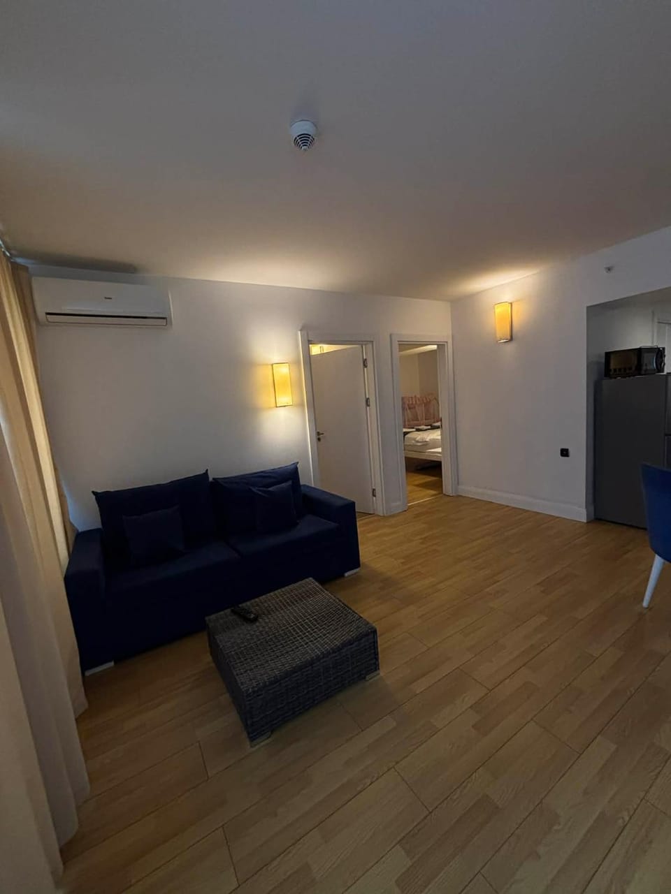 TV and multimedia, Living room, Photo of the whole room, Seating area, air conditioner