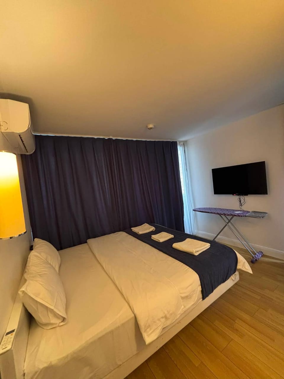 Communal lounge/ TV room, Bed, TV and multimedia, Photo of the whole room, Evening entertainment, Bedroom