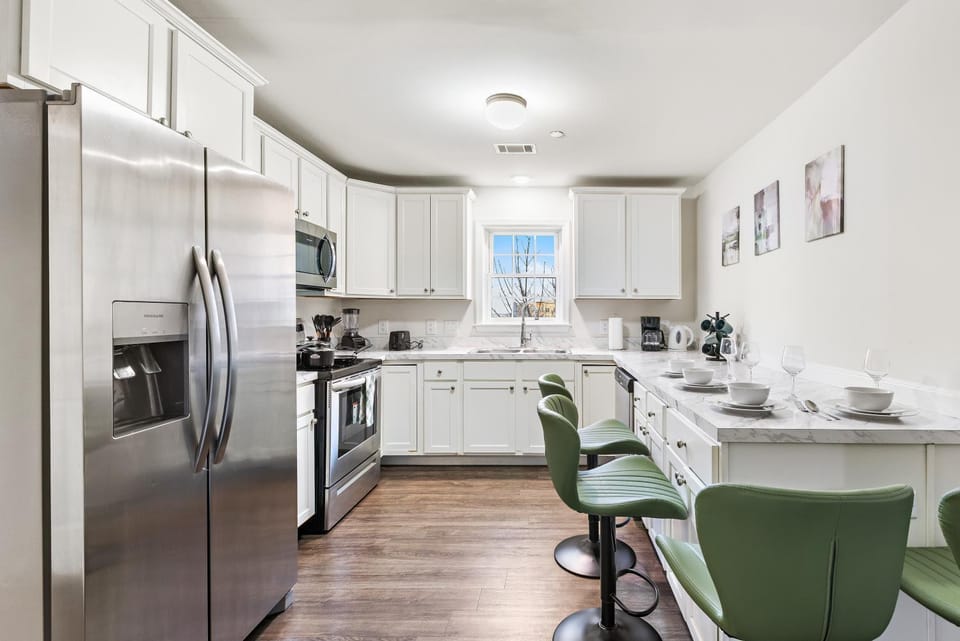 Kitchen or kitchenette, Dining area, dishwasher, oven, stove, toaster
