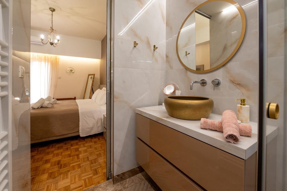 Bed, Bathroom, Bedroom, towels