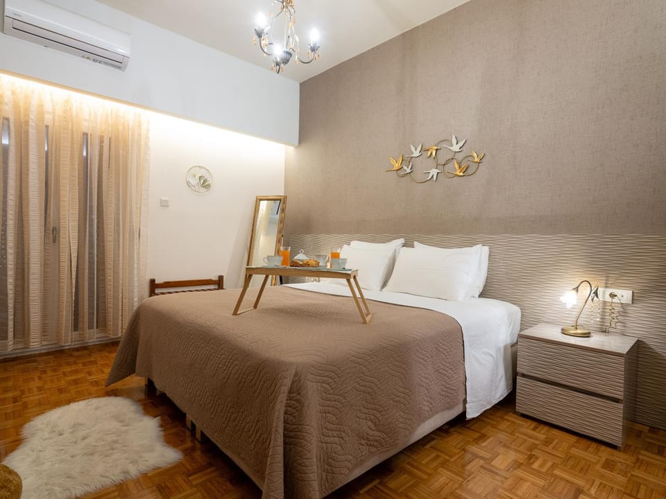 Bed, Photo of the whole room, Bedroom, towels, air conditioner