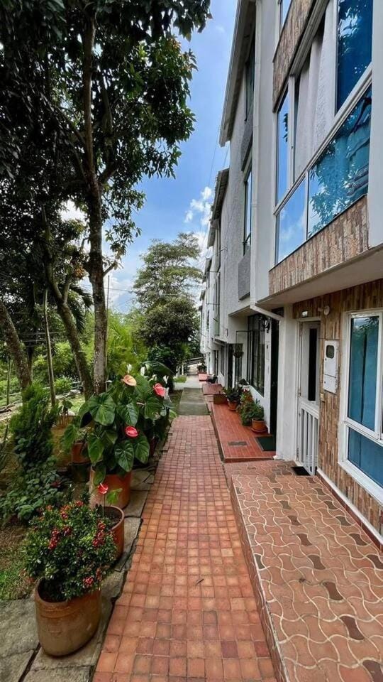 Casa Amplia de 3 Pisos - 3 Habitaciones - Zona Verde de Bucaramanga Apartment in Floridablanca