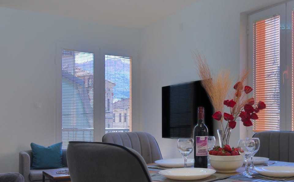 Communal lounge/ TV room, TV and multimedia, View (from property/room)