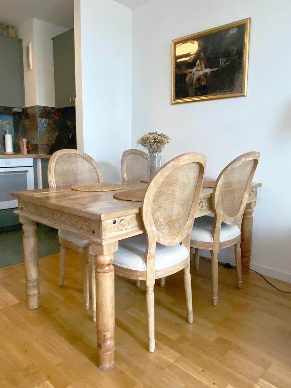Seating area, Dining area