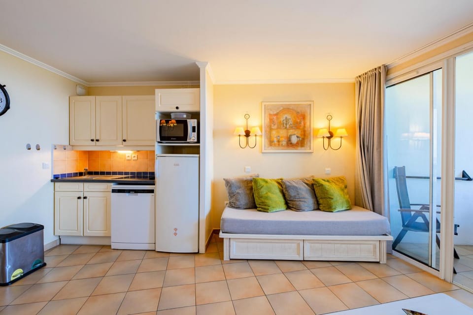 Les Appartements aux Restanques du Golfe de St Tropez - maeva Home - Appartement 6 personnes 2 chambres vue mer climatisé MAE-7163 Apartment in Grimaud