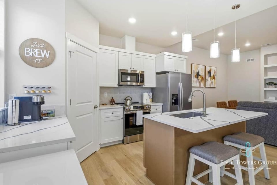Emerald Retreat 3BR | Work-Ready | Fast Wi-Fi House in Washington