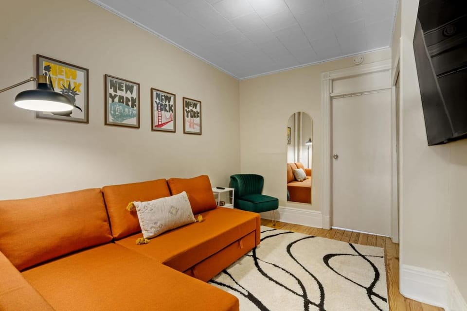 Modern Comfort Minutes from NYC, Free Parking Apartment in Secaucus