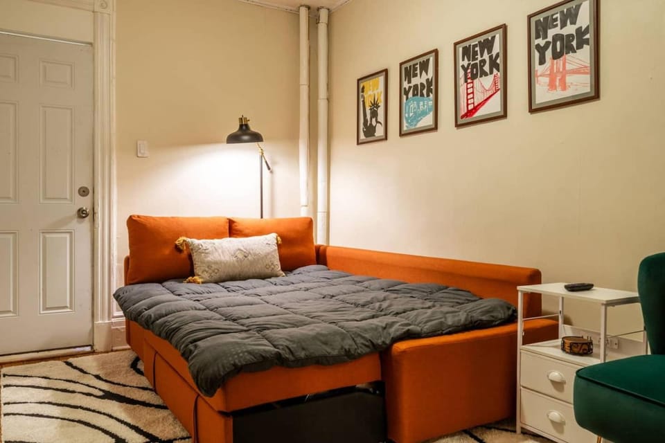 Modern Comfort Minutes from NYC, Free Parking Apartment in Secaucus