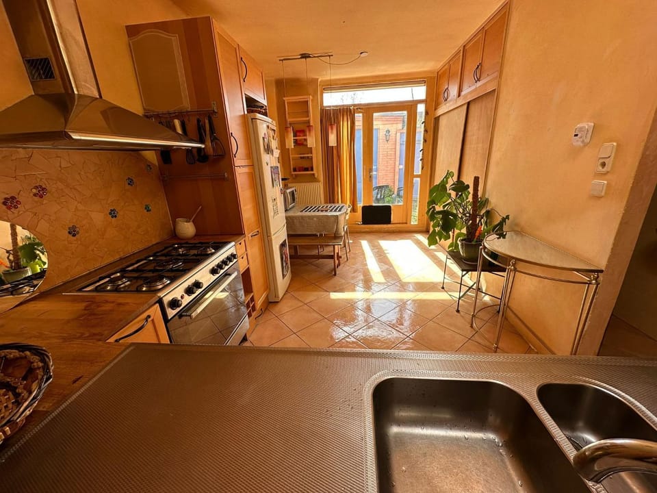 Kitchen or kitchenette, Dining area, stove