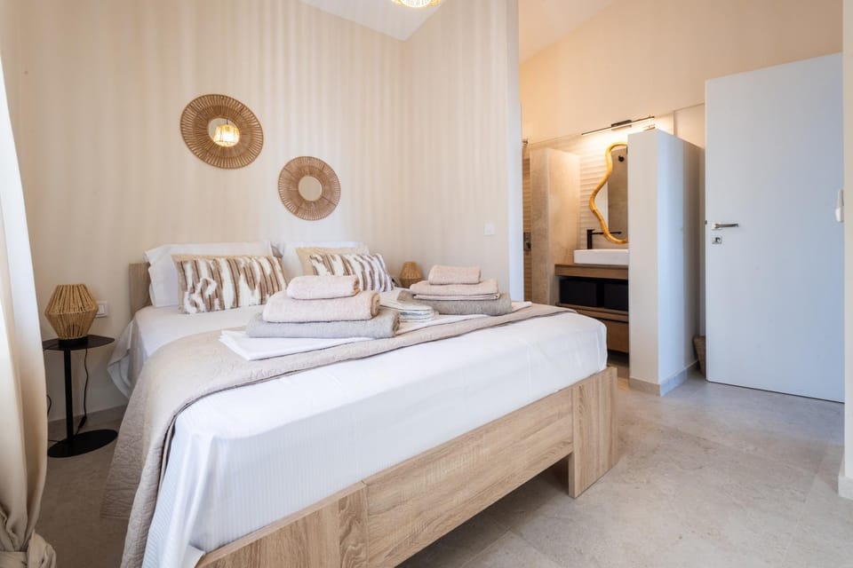 Bed, Photo of the whole room, Bedroom, towels, wardrobe