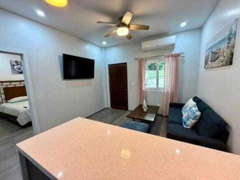 Apt 2H 3 Beds Pool 4 Min to Beach Apartment in Bay Islands Department