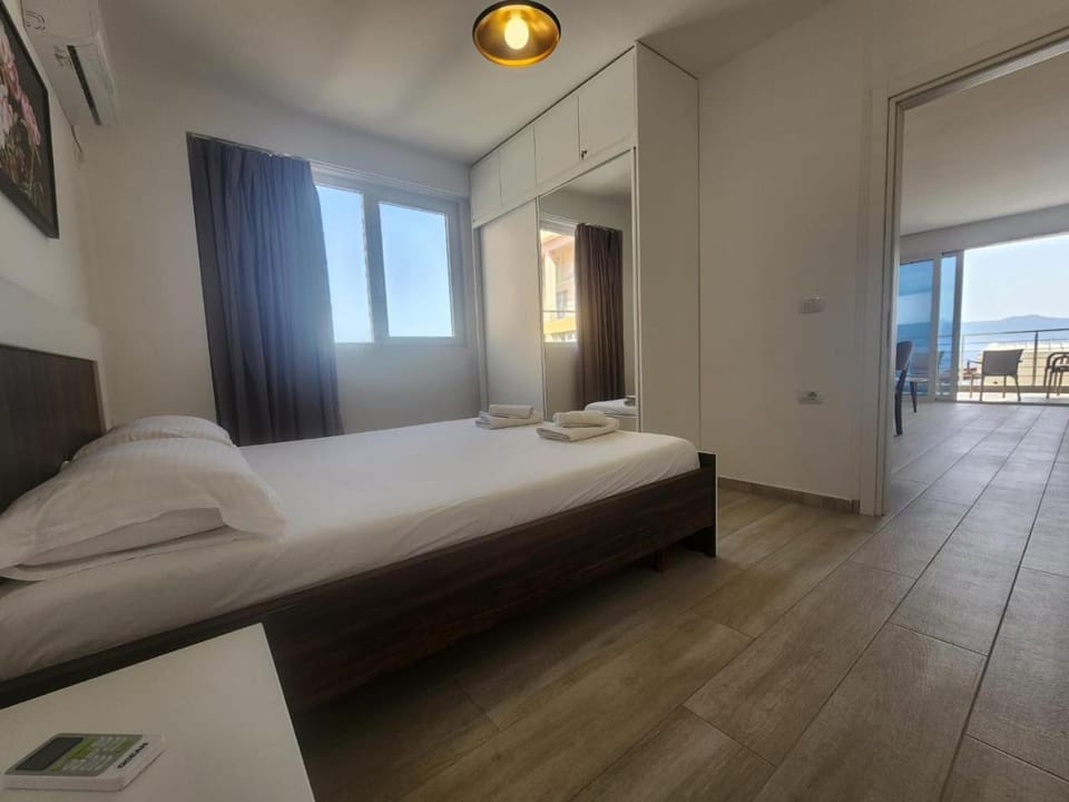 Bedroom, towels, towels