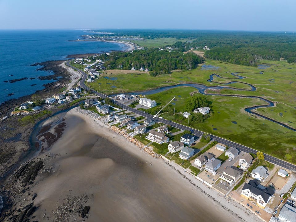 Rye by the Beach Walk to the sand- multi-gen stays House in Portsmouth