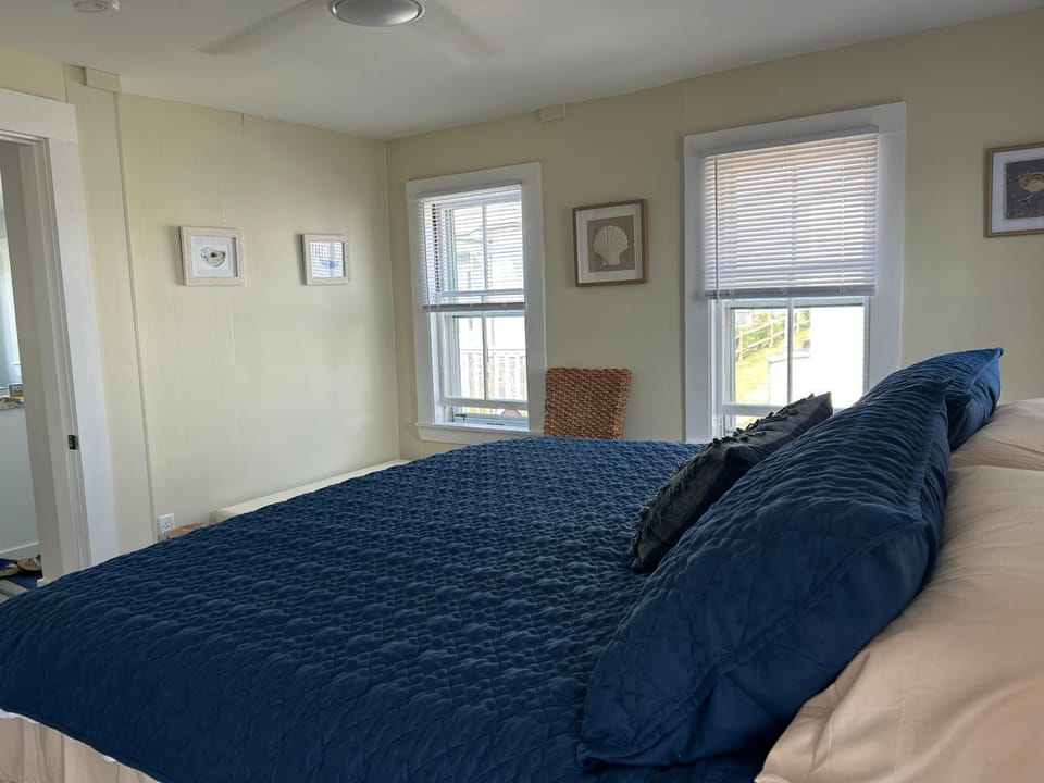 Rye by the Beach Walk to the sand- multi-gen stays House in Portsmouth