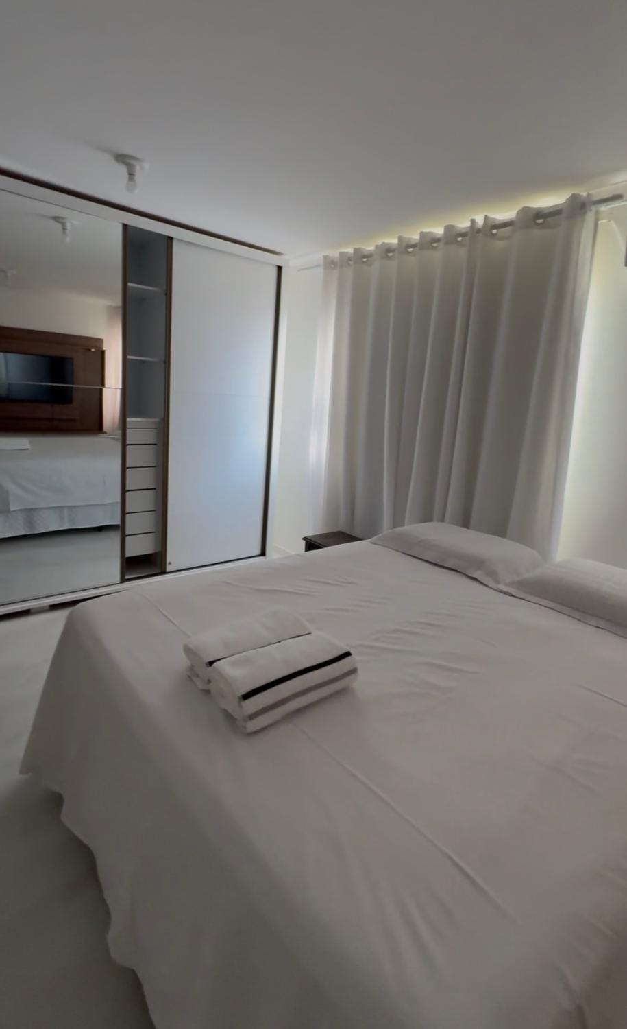 Bed, TV and multimedia, Photo of the whole room, Bedroom, towels, wardrobe