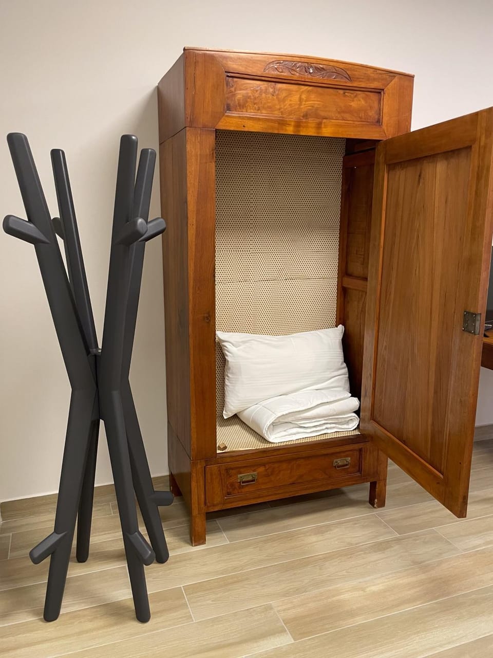 Bedroom, Facility for disabled guests, wardrobe