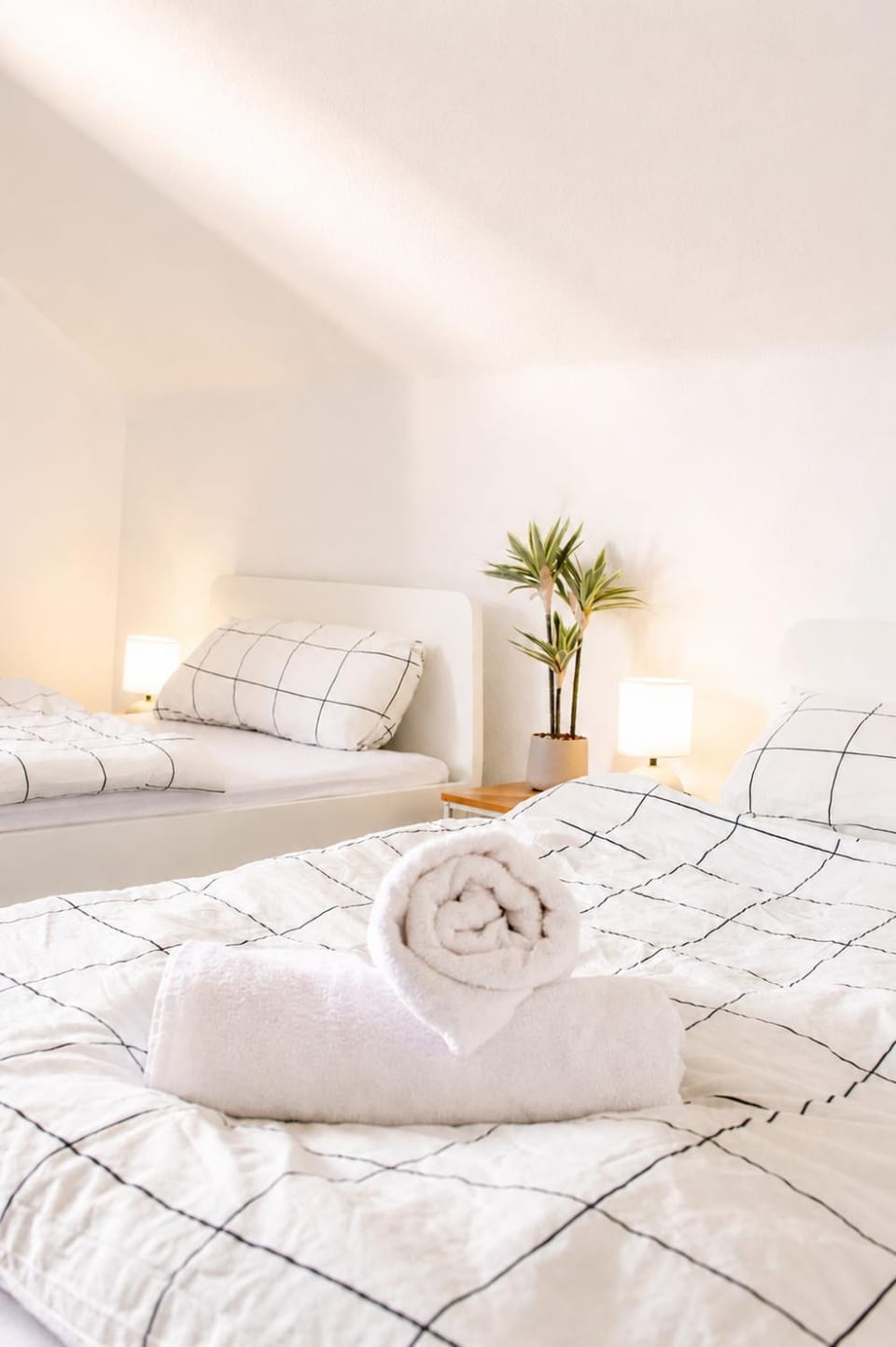 Bedroom, towels