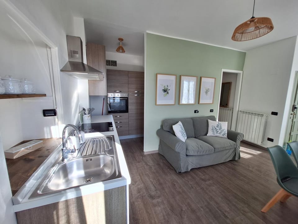 TV and multimedia, Kitchen or kitchenette, Living room, oven, stove