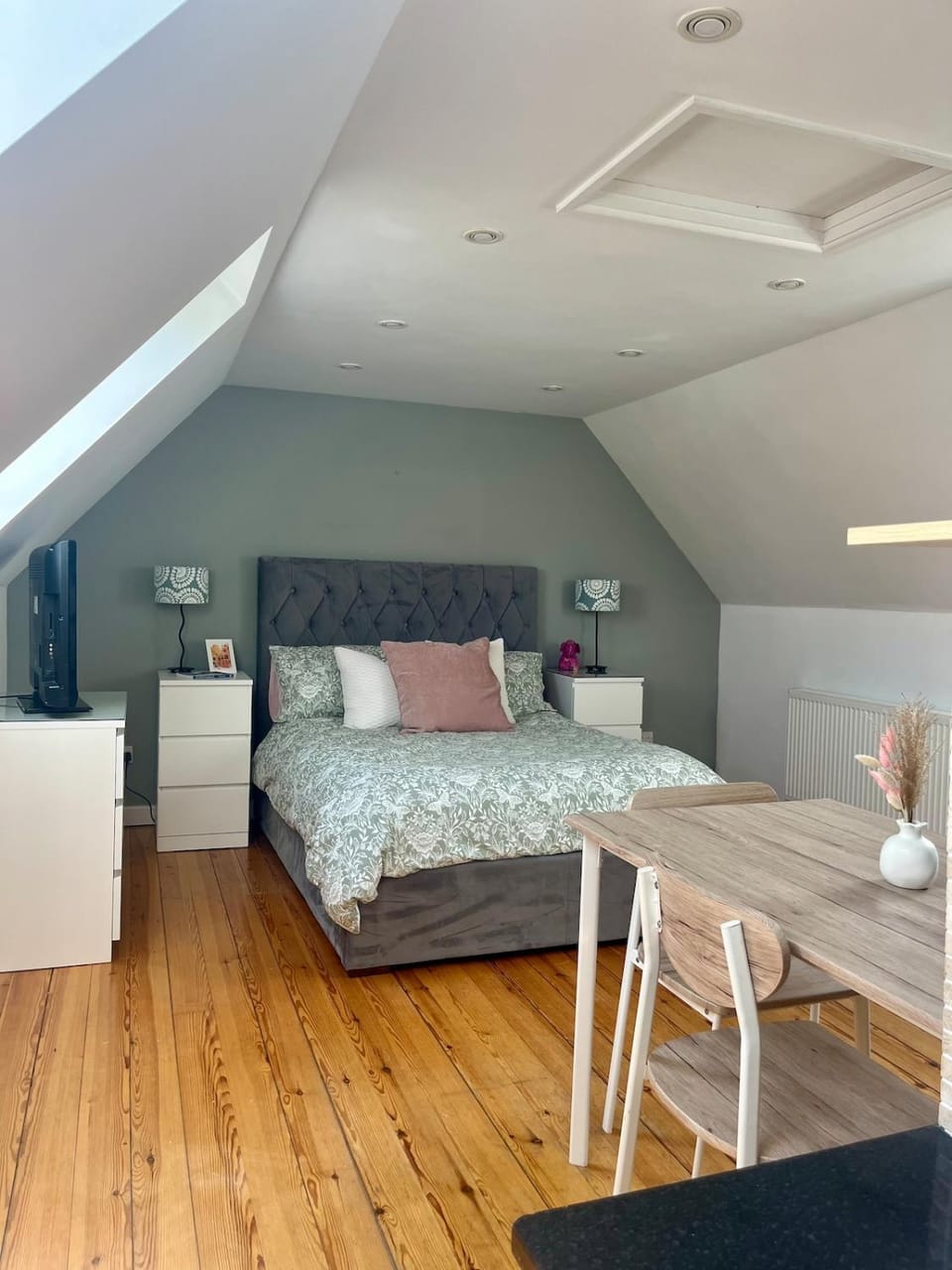 The Nest at Number 10 Apartment in Swindon