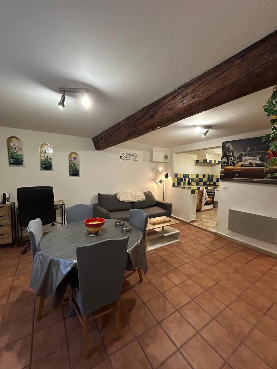 TV and multimedia, Living room, Seating area, Dining area