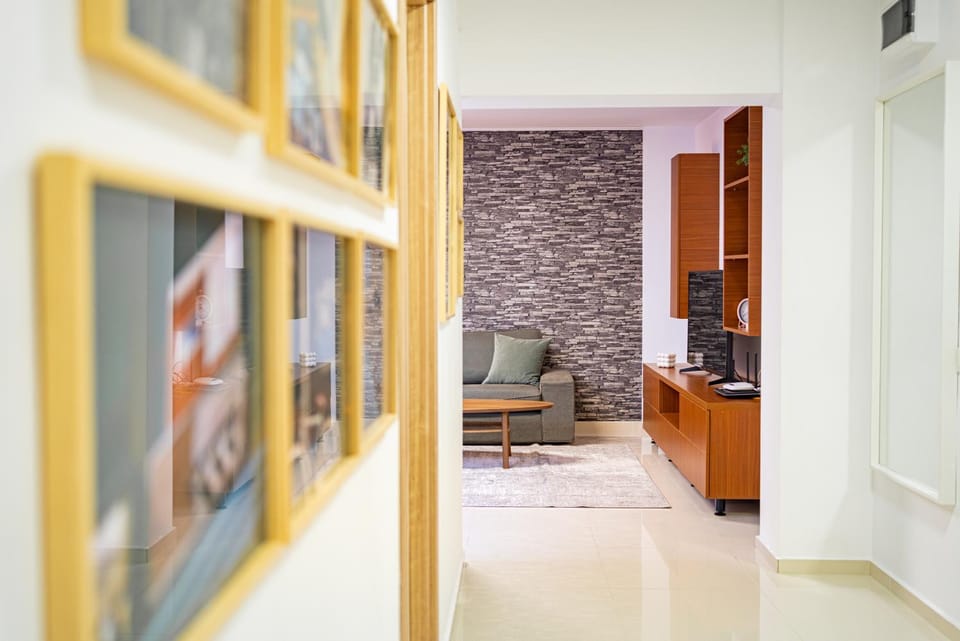 Metropolitan Flat - City Center Boulevard Views Apartment in Bucharest