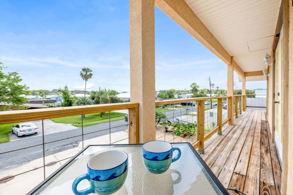 Waterfront St Johns River near springs with boat dock and water sports House in Welaka
