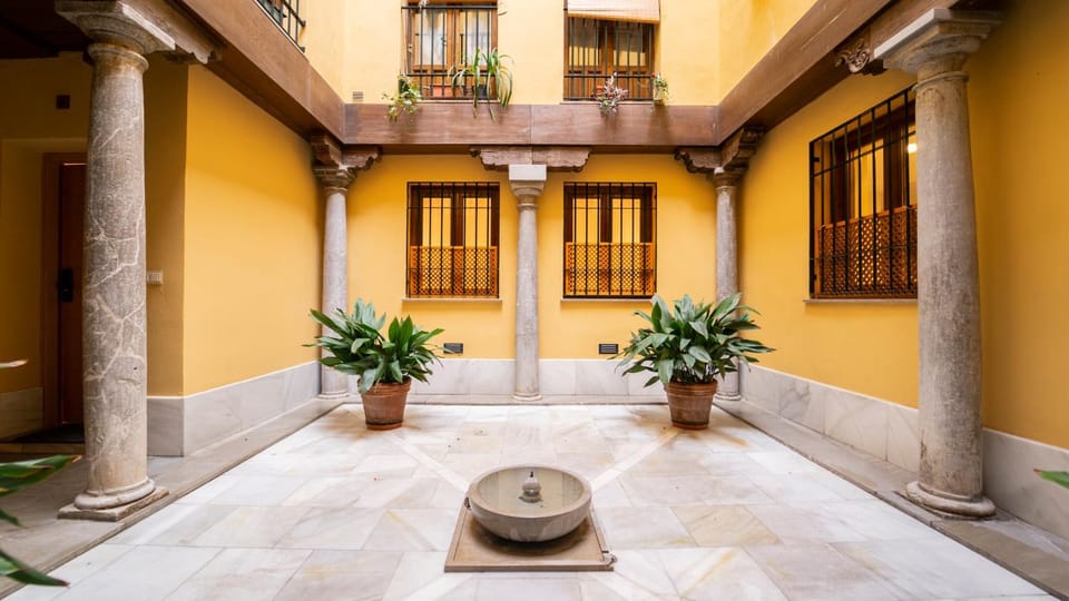 Property building, Patio, Facade/entrance