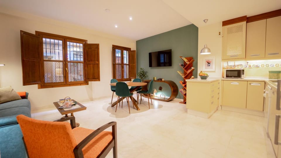 TV and multimedia, Kitchen or kitchenette, Living room, Seating area